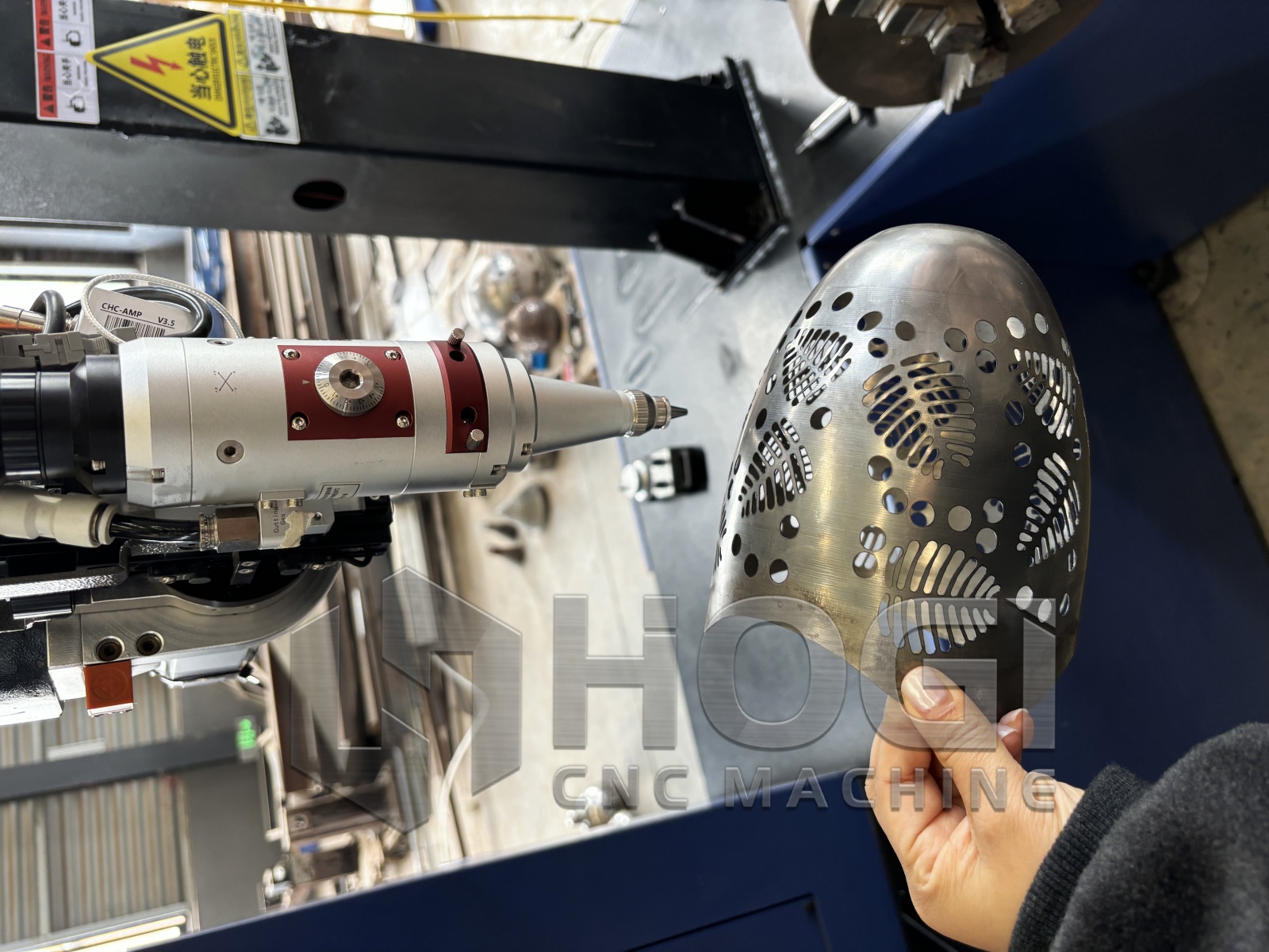 Three-dimensional laser cutting